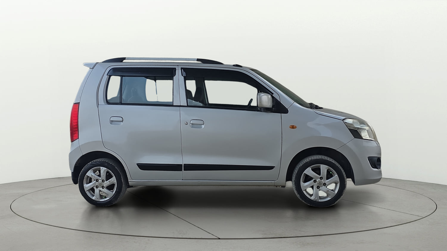 Used 2015 Maruti Suzuki Wagon R VXI Petrol Manual exterior RIGHT SIDE VIEW