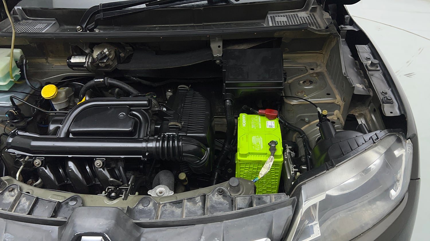 Used 2016 Renault Kwid RXT Petrol Manual engine ENGINE LEFT SIDE VIEW