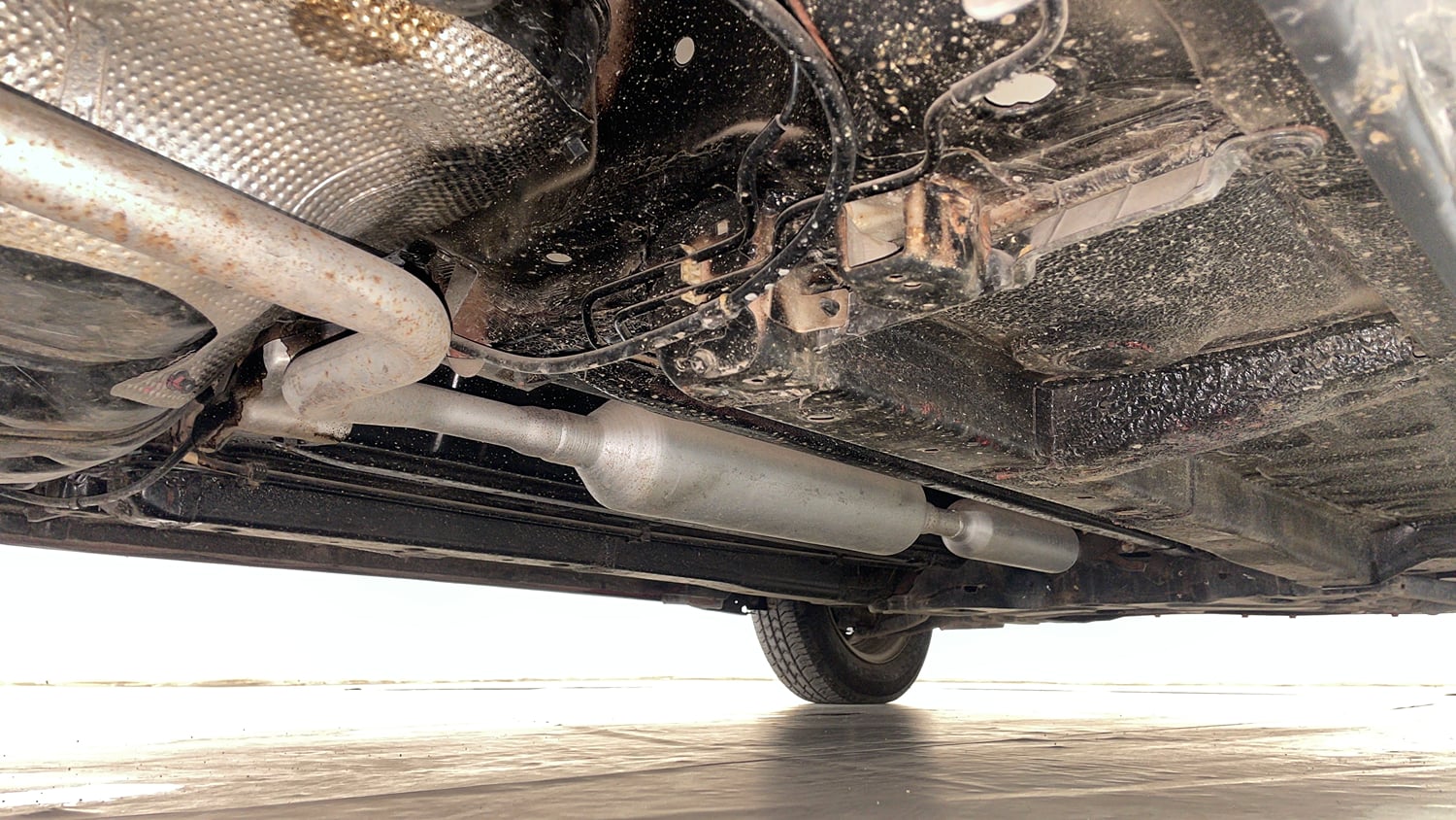 Used 2017 Maruti Suzuki Swift Lxi ABS (O) Petrol Manual extra REAR RIGHT UNDERBODY VIEW