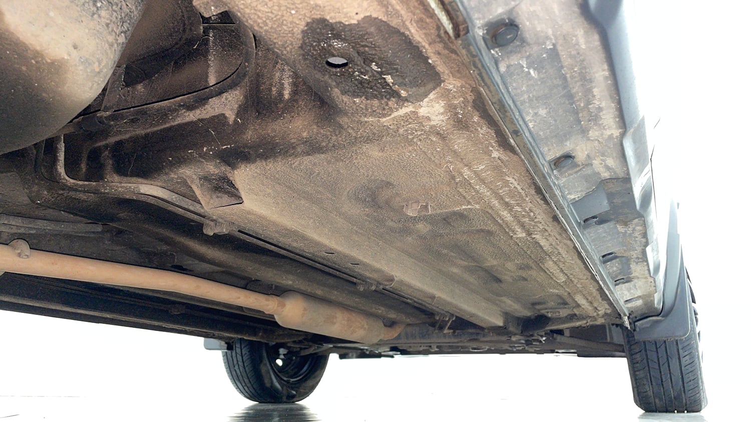 Used 2022 Renault Kiger RXE MT Petrol Manual extra REAR RIGHT UNDERBODY VIEW