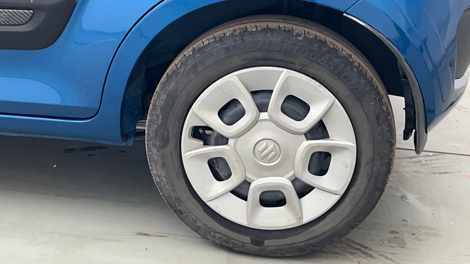 Used 2017 Maruti Suzuki Ignis Delta 1.2 MT Petrol Manual tyres LEFT REAR TYRE RIM VIEW