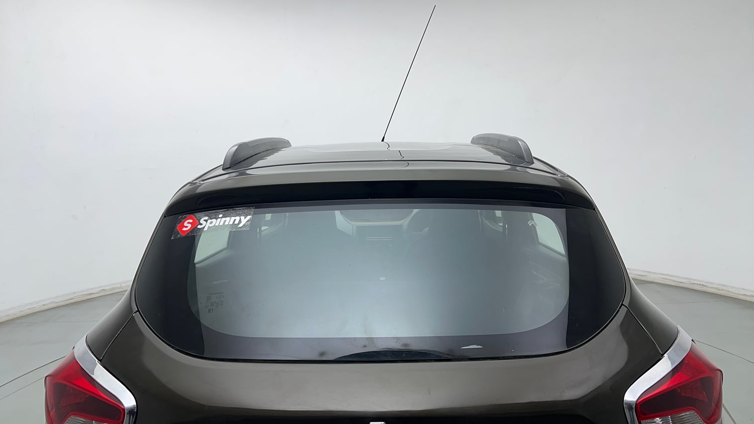 Used 2016 Renault Kwid RXT Petrol Manual exterior BACK WINDSHIELD VIEW