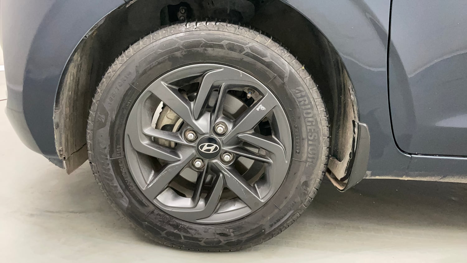 Used 2021 Hyundai Grand i10 Nios Sportz Petrol+cng(outside fitted) Cng Manual tyres LEFT FRONT TYRE RIM VIEW