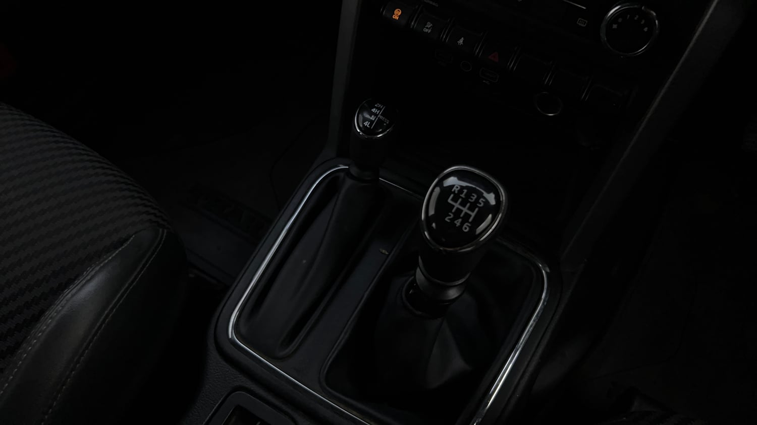 Used 2021 mahindra Thar LX Hard Top Petrol MT 4WD Petrol Manual interior GEAR  KNOB VIEW