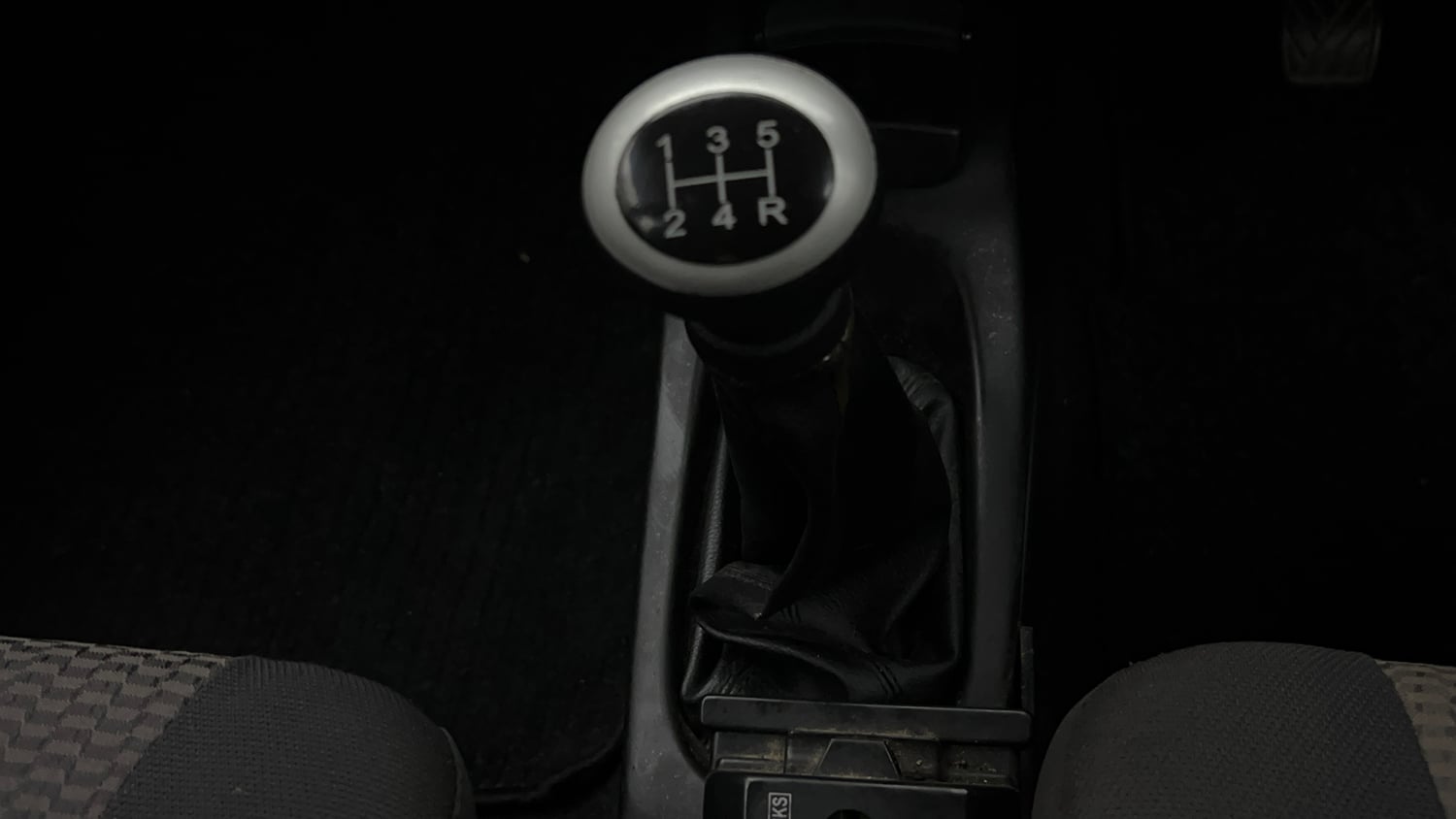 Used 2013 Maruti Suzuki Wagon R LXI Petrol Manual interior GEAR  KNOB VIEW
