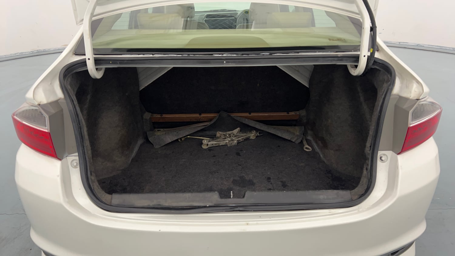 Used 2018 Honda City ZX Diesel Diesel Manual interior DICKY INSIDE VIEW