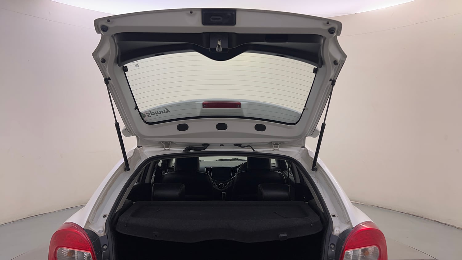 Used 2020 Toyota Glanza G CVT Petrol Automatic interior DICKY DOOR OPEN VIEW