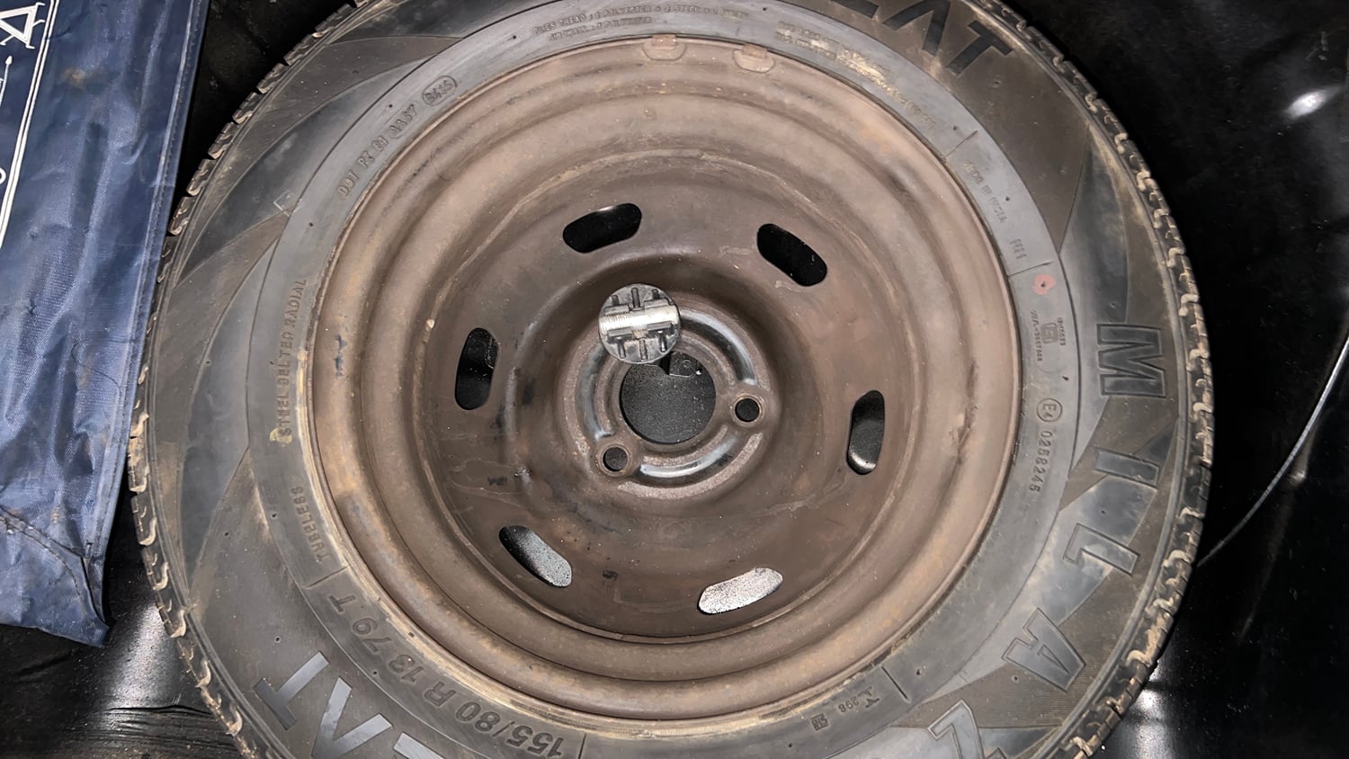 Used 2016 Renault Kwid RXL Petrol Manual tyres SPARE TYRE VIEW