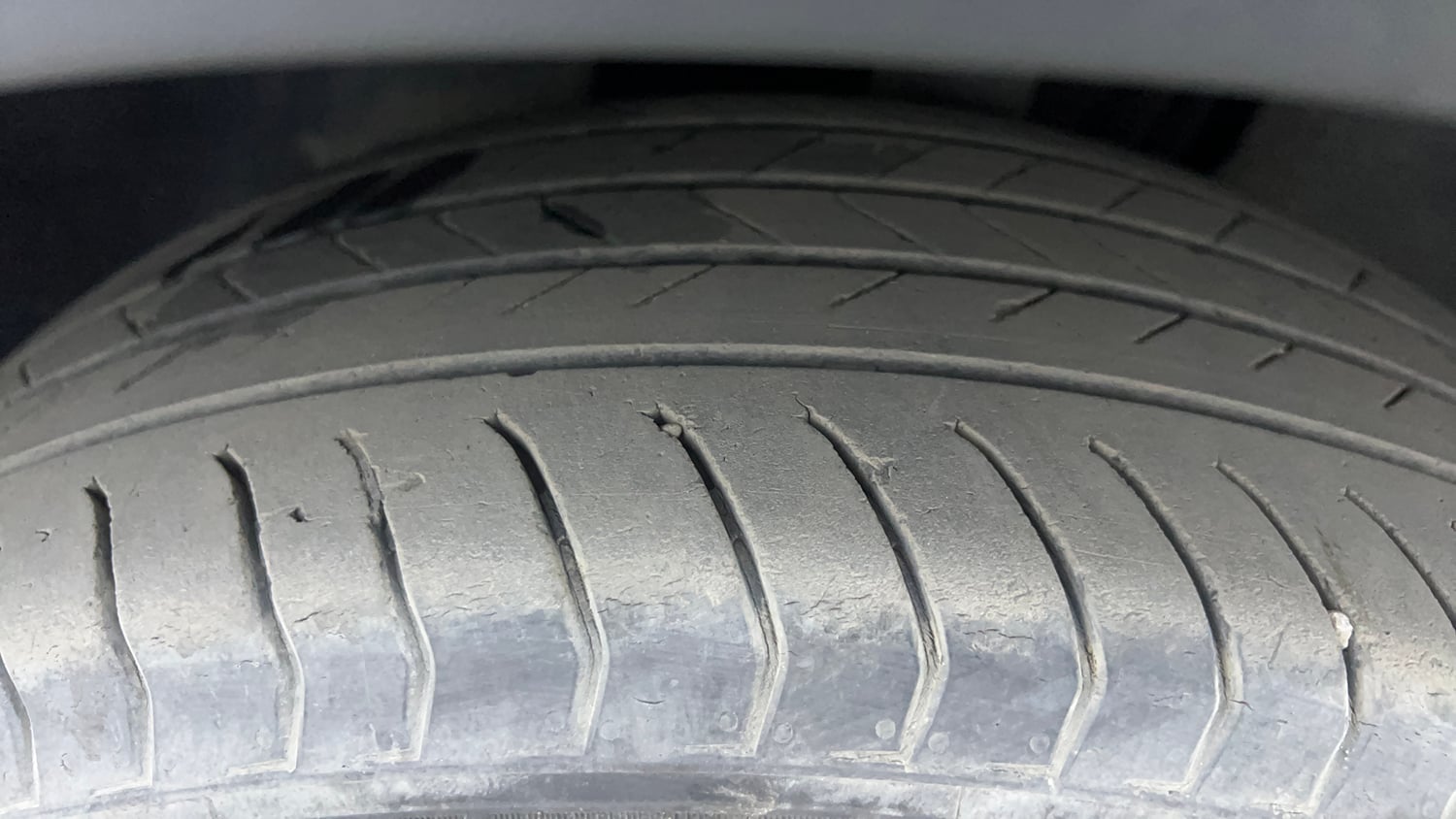 Used 2023 Volkswagen Taigun Topline 1.0 TSI MT Petrol Manual tyres LEFT FRONT TYRE TREAD VIEW