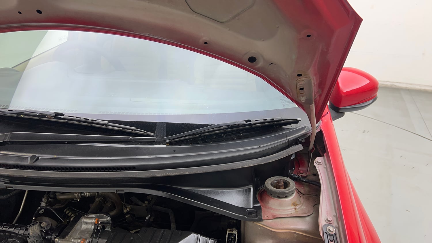 Used 2016 Honda Brio S MT Petrol Manual engine ENGINE LEFT SIDE HINGE & APRON VIEW