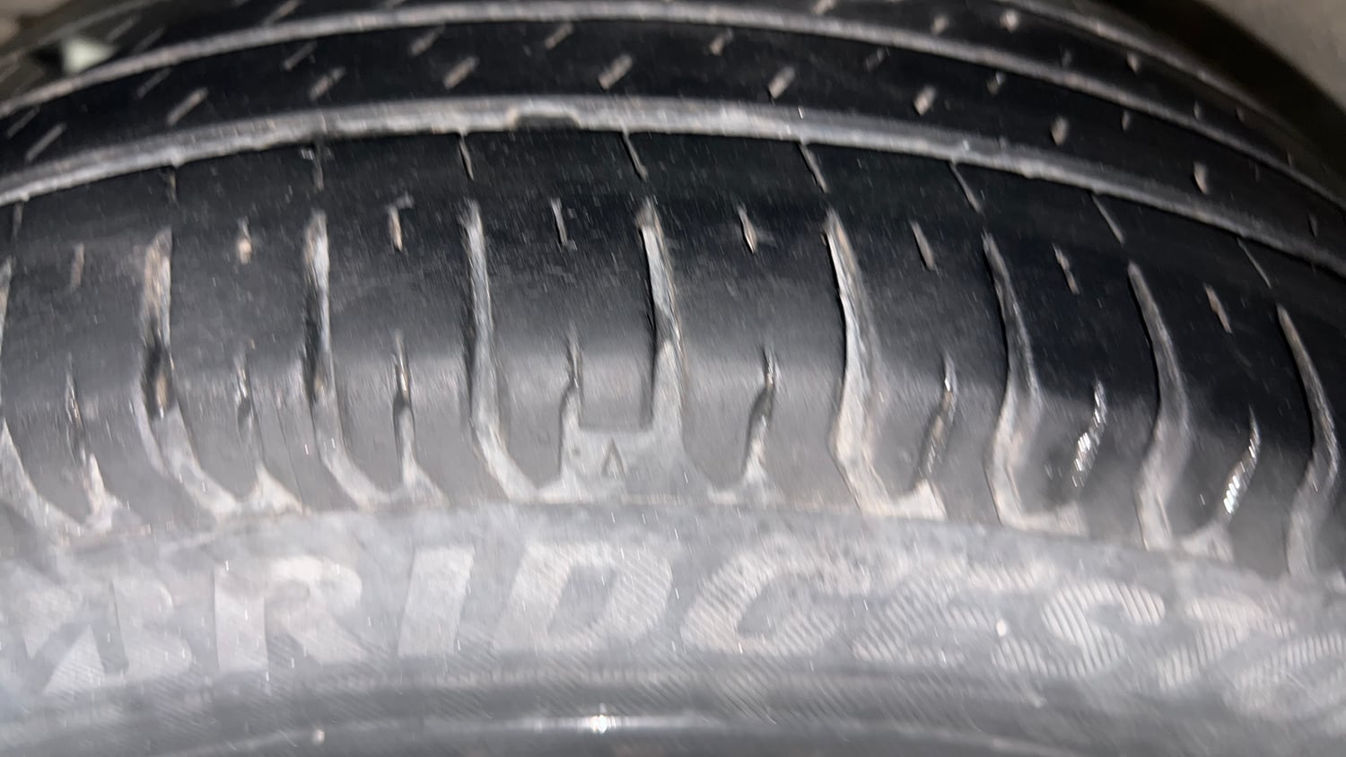 Used 2021 Maruti Suzuki XL6 Alpha MT Petrol Petrol Manual tyres LEFT FRONT TYRE TREAD VIEW