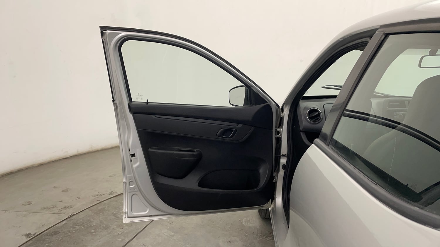 Used 2017 Renault Kwid RXT Petrol Manual interior LEFT FRONT DOOR OPEN VIEW