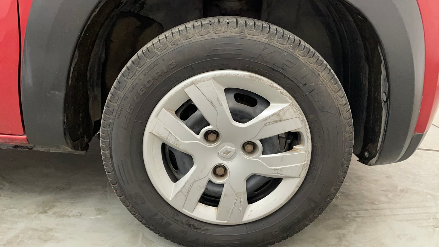 Used 2015 Renault Kwid RXT Petrol Manual tyres RIGHT FRONT TYRE RIM VIEW
