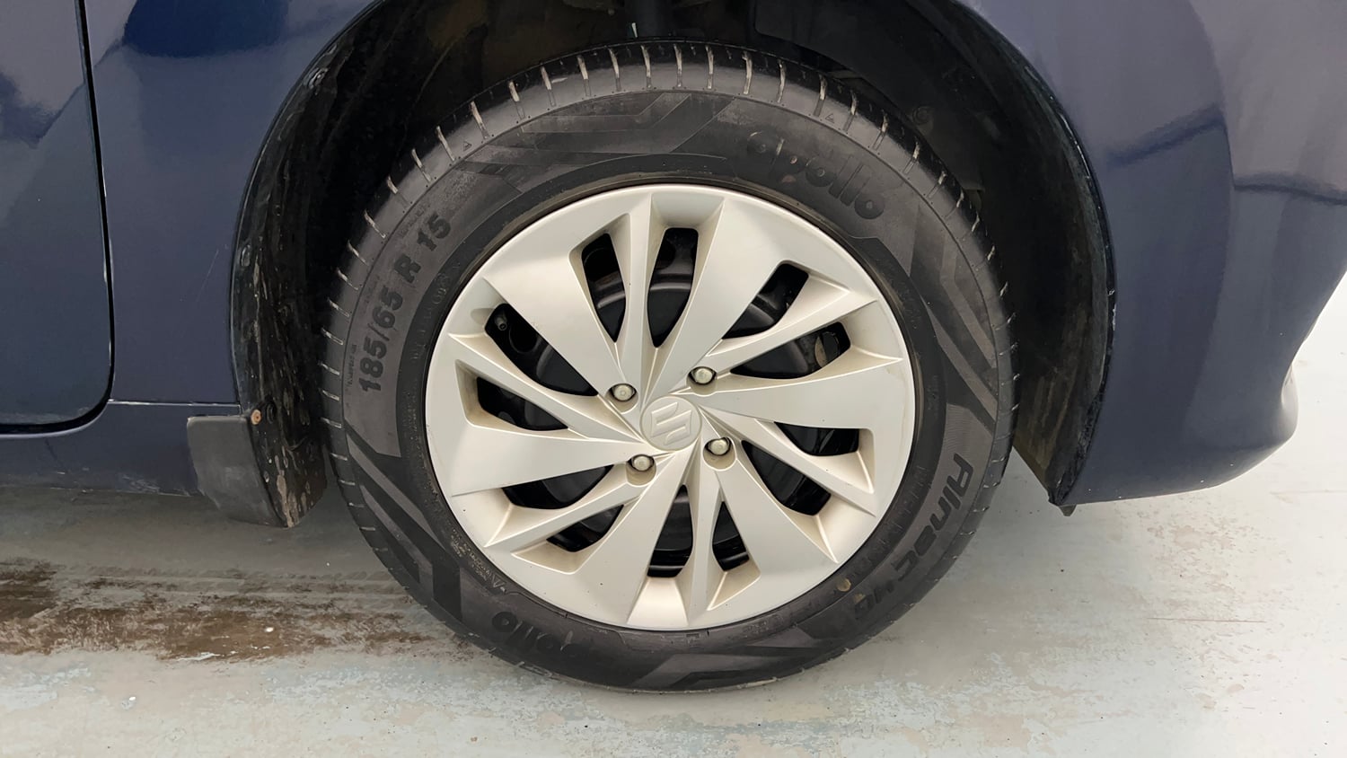 Used 2023 Maruti Suzuki Baleno Delta AGS Petrol Automatic tyres RIGHT FRONT TYRE RIM VIEW