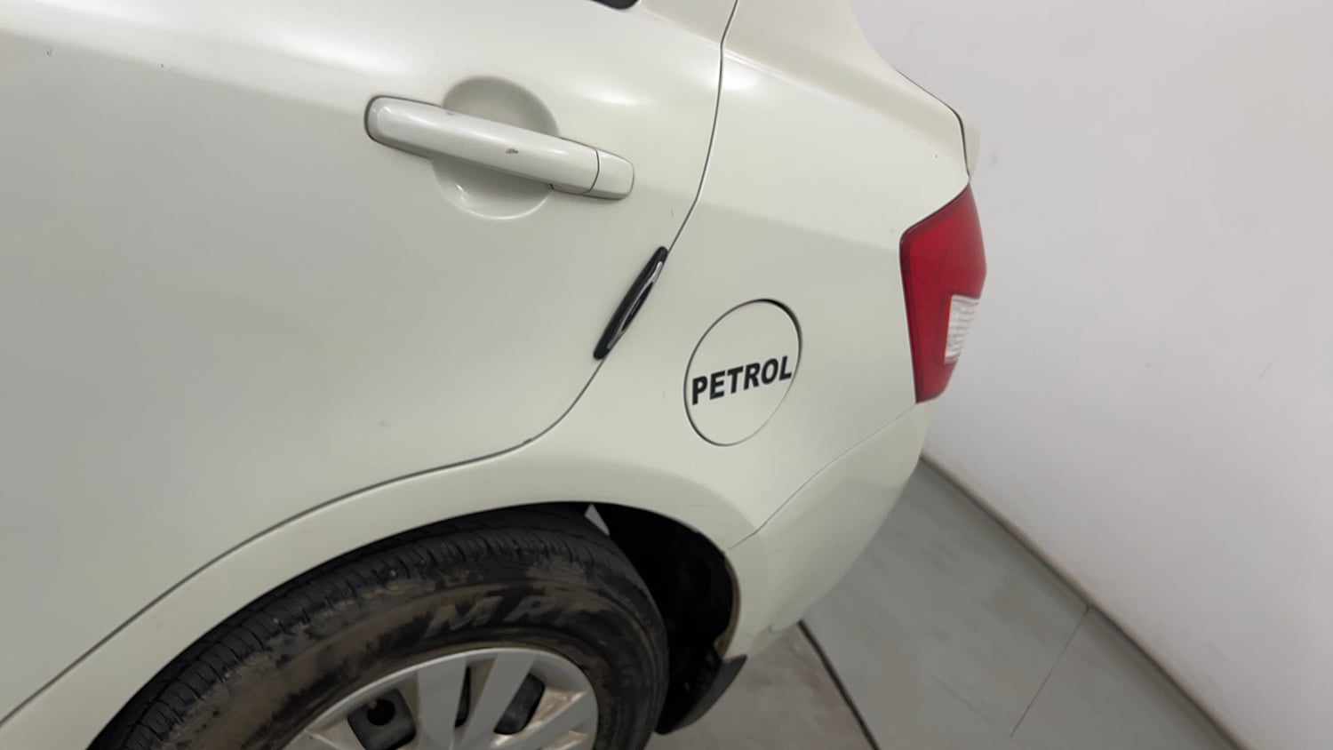 Used 2012 Maruti Suzuki Swift Dzire VXI Petrol Manual dents MINOR SCRATCH
