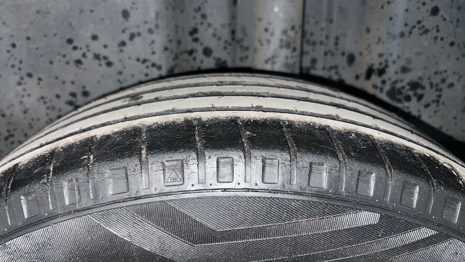 Used 2017 Volkswagen Vento Allstar 1.6 (P) Petrol Manual tyres LEFT REAR TYRE TREAD VIEW