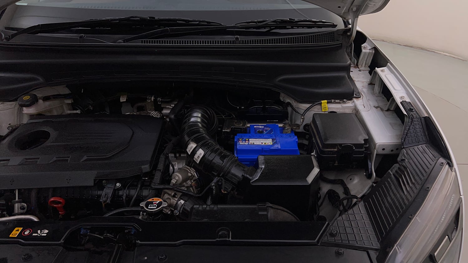 Used 2022 Hyundai Alcazar Signature (O) 6 STR 1.5 Diesel AT Diesel Automatic engine ENGINE LEFT SIDE HINGE & APRON VIEW
