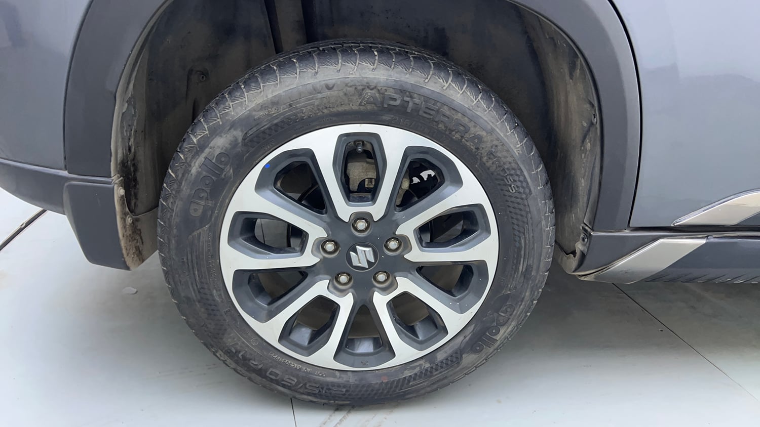 Used 2023 Maruti Suzuki Grand Vitara Delta Smart Hybrid AT Petrol Automatic tyres RIGHT REAR TYRE RIM VIEW