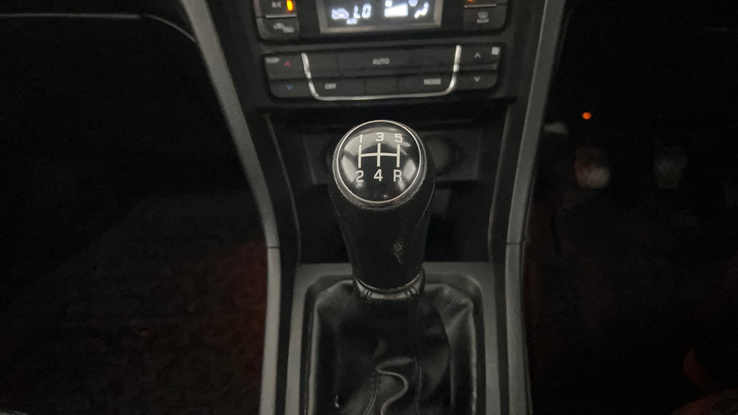 Used 2022 maruti-suzuki Vitara Brezza ZXi Petrol Manual interior GEAR  KNOB VIEW