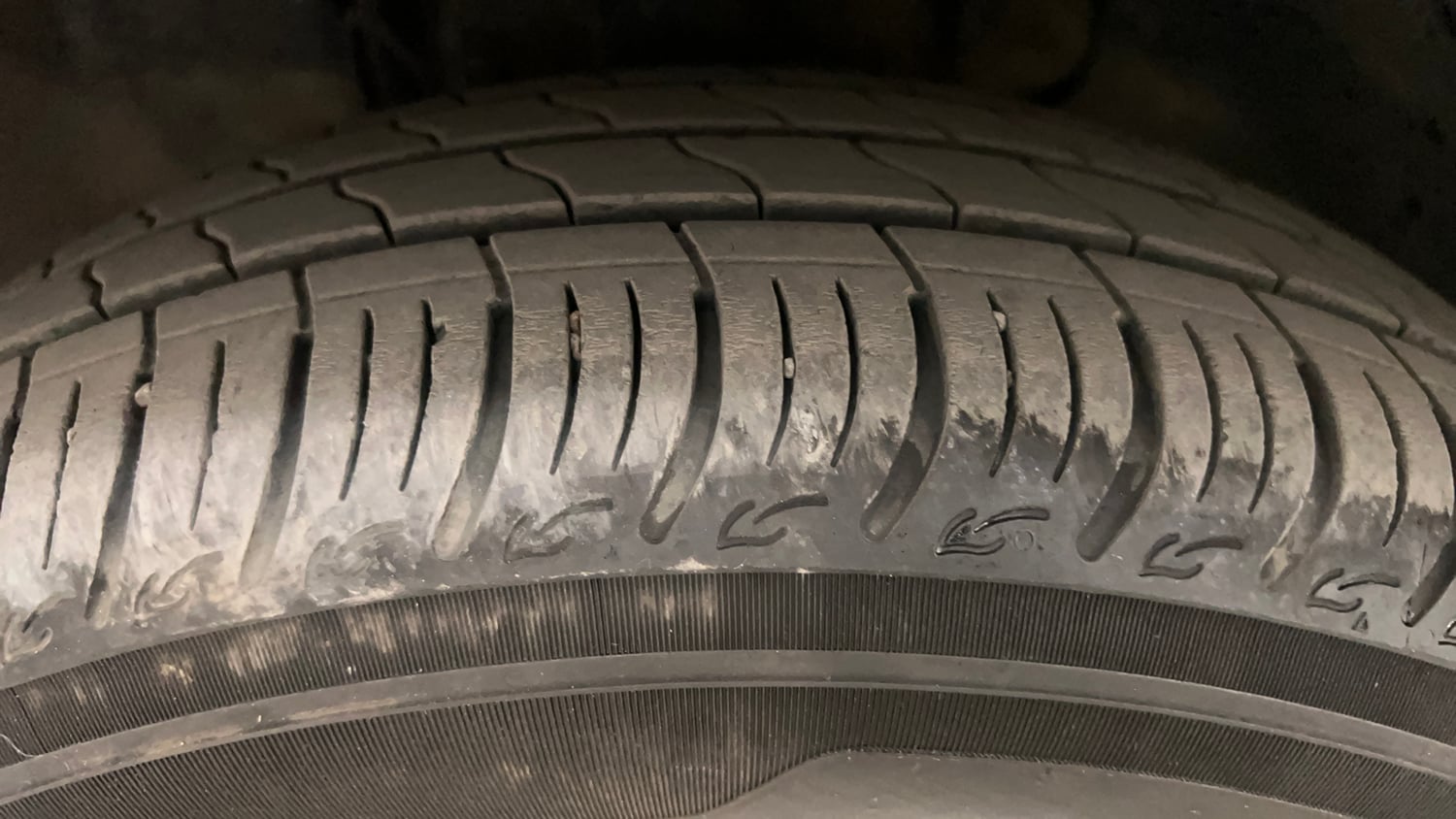 Used 2025 Tata Tiago XTA Petrol Automatic tyres LEFT FRONT TYRE TREAD VIEW
