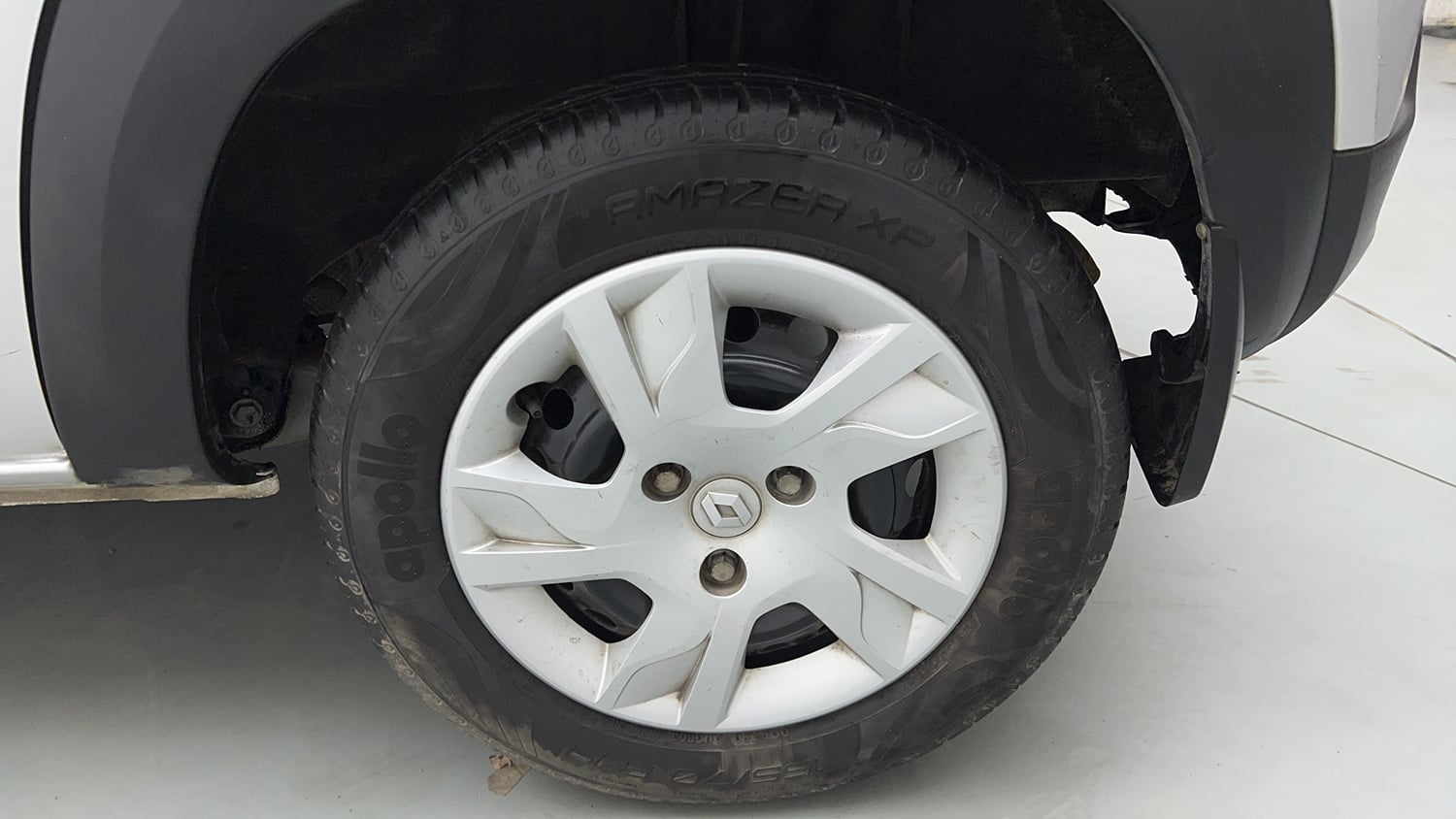 Used 2022 Renault Kwid RXT 1.0 (O) Petrol Manual tyres LEFT REAR TYRE RIM VIEW