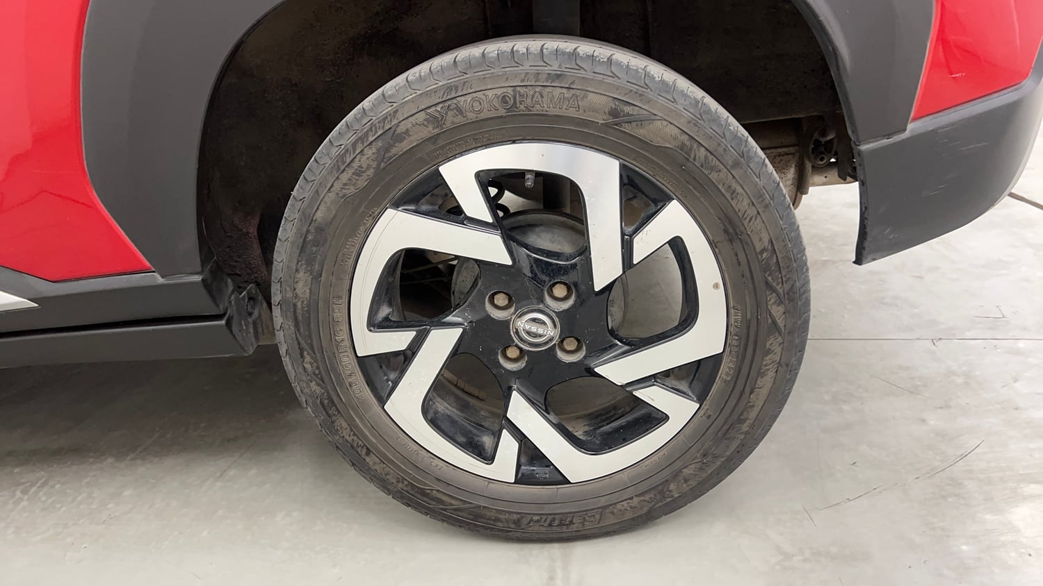 Used 2022 Nissan Magnite XV Executive Petrol Manual tyres LEFT REAR TYRE RIM VIEW