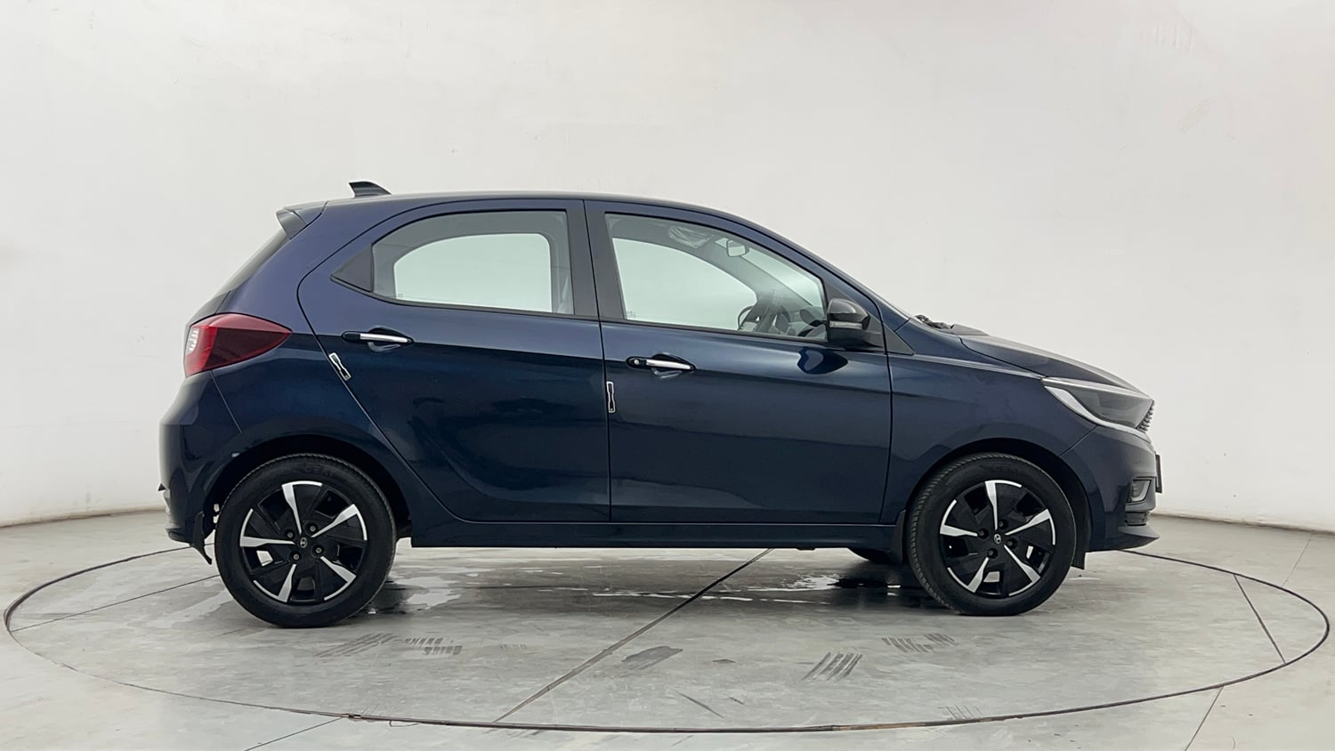 Used 2025 Tata Tiago XZA Petrol Automatic exterior RIGHT SIDE VIEW
