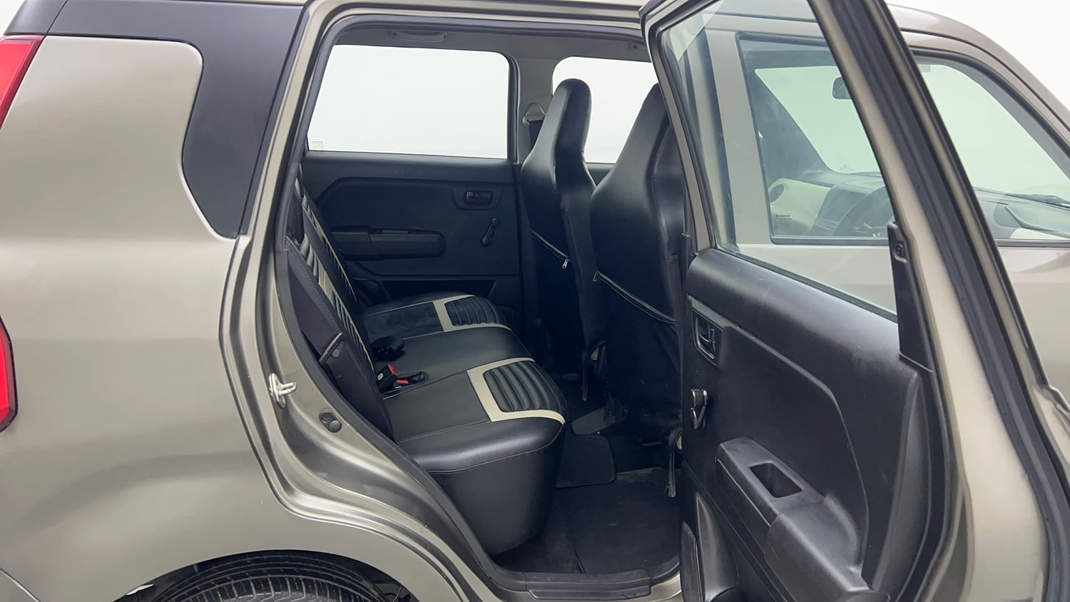 Used 2022 Maruti Suzuki Wagon R LXi (O) 1.0 CNG Cng Manual interior RIGHT SIDE REAR DOOR CABIN VIEW
