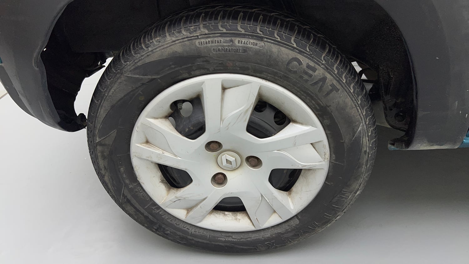 Used 2020 Renault Kwid RXL Petrol Manual tyres RIGHT REAR TYRE RIM VIEW