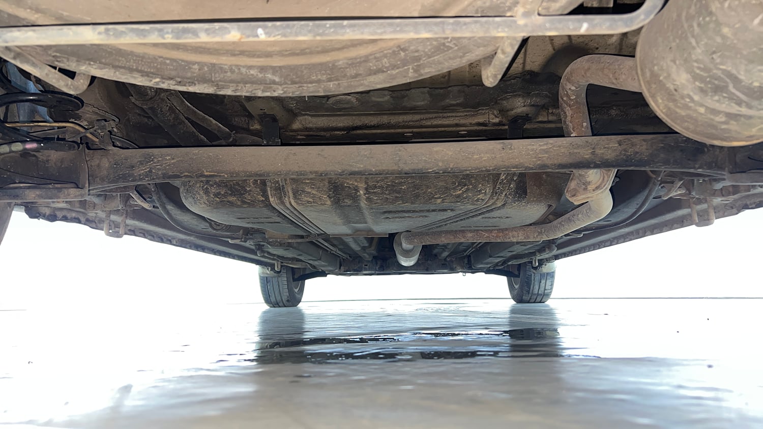 Used 2015 Maruti Suzuki Ertiga ZXi Petrol Manual extra REAR UNDERBODY VIEW (TAKEN FROM REAR)