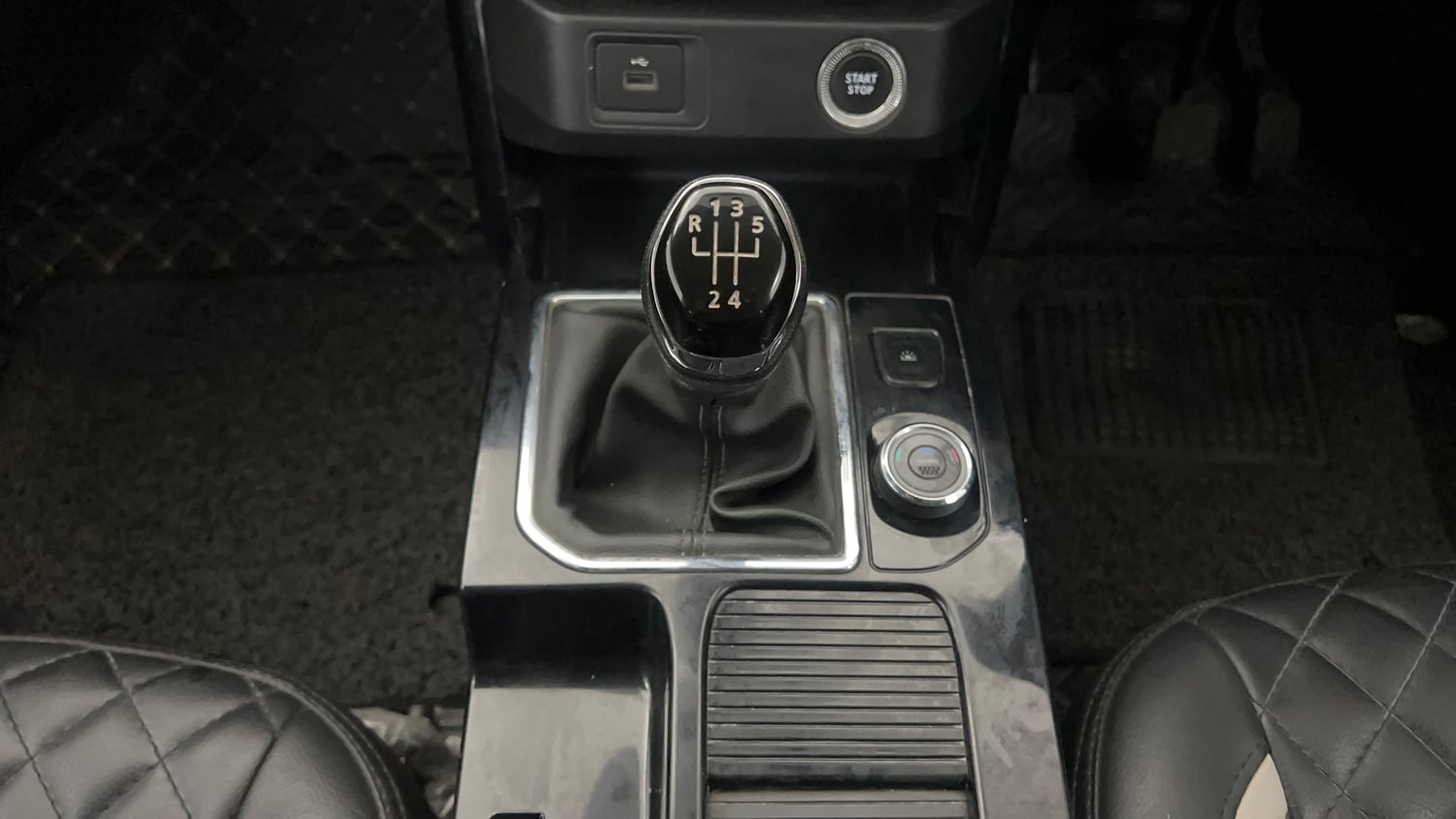 Used 2021 Renault Kiger RXZ MT Petrol Manual interior GEAR  KNOB VIEW