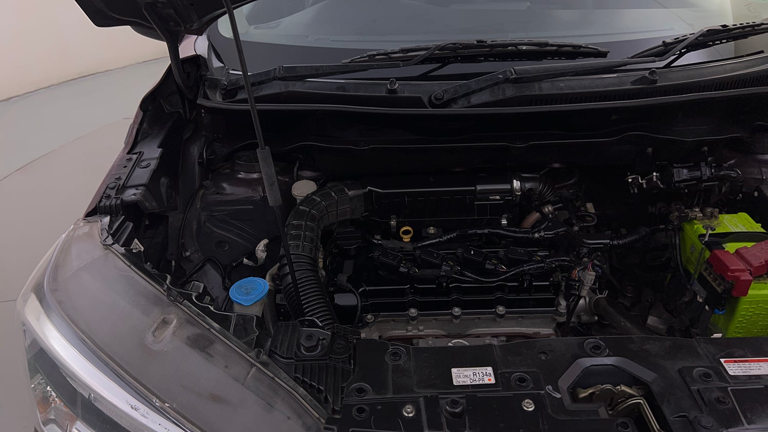 Used 2021 Maruti Suzuki XL6 Alpha MT Petrol Petrol Manual engine ENGINE RIGHT SIDE HINGE & APRON VIEW
