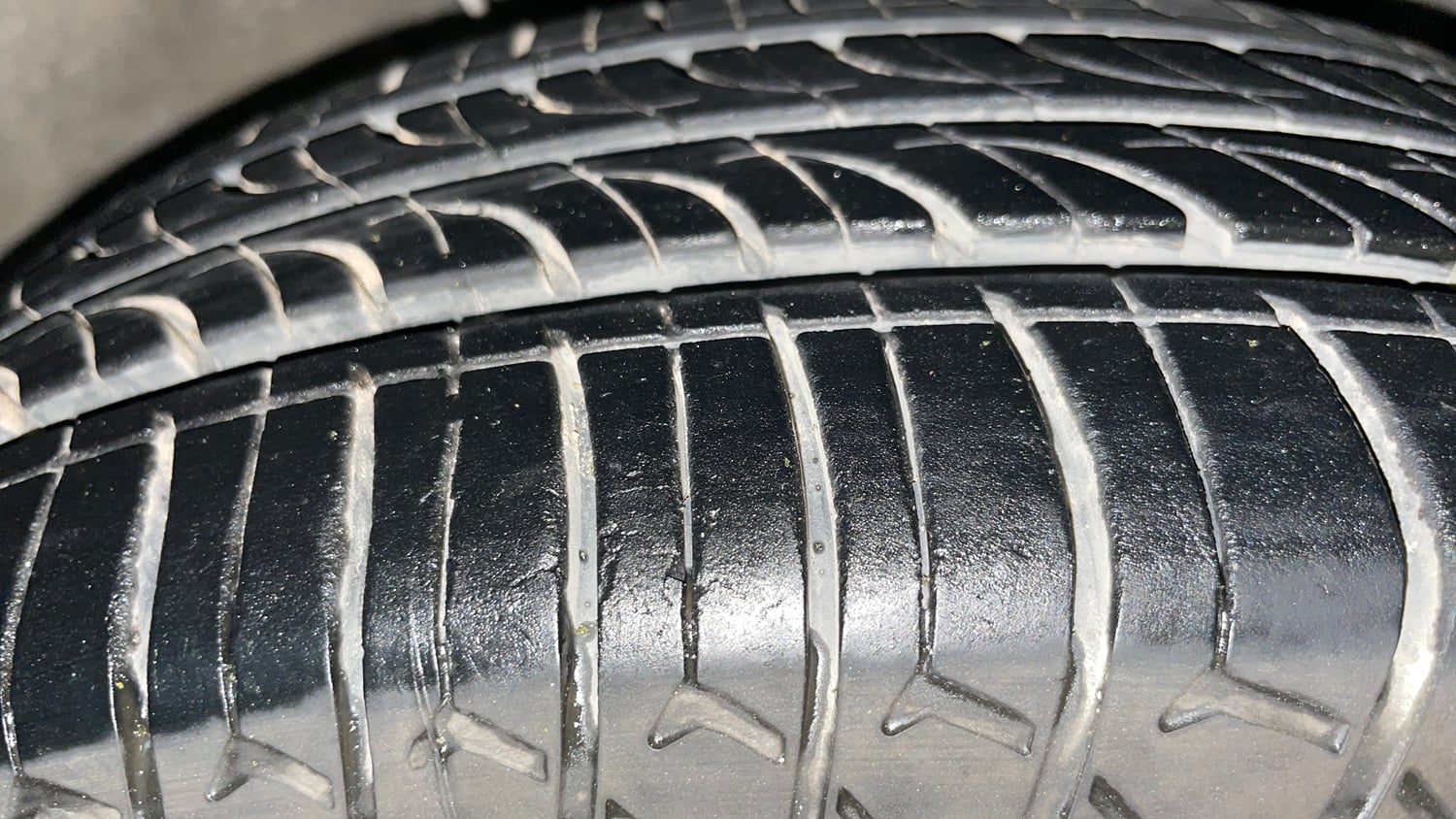 Used 2021 Hyundai Grand i10 Nios Sportz Petrol+cng(outside fitted) Cng Manual tyres RIGHT FRONT TYRE TREAD VIEW