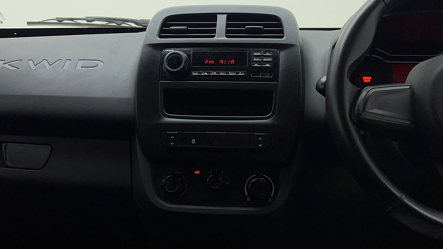 Used 2020 Renault Kwid RXL Petrol Manual interior MUSIC SYSTEM & AC CONTROL VIEW