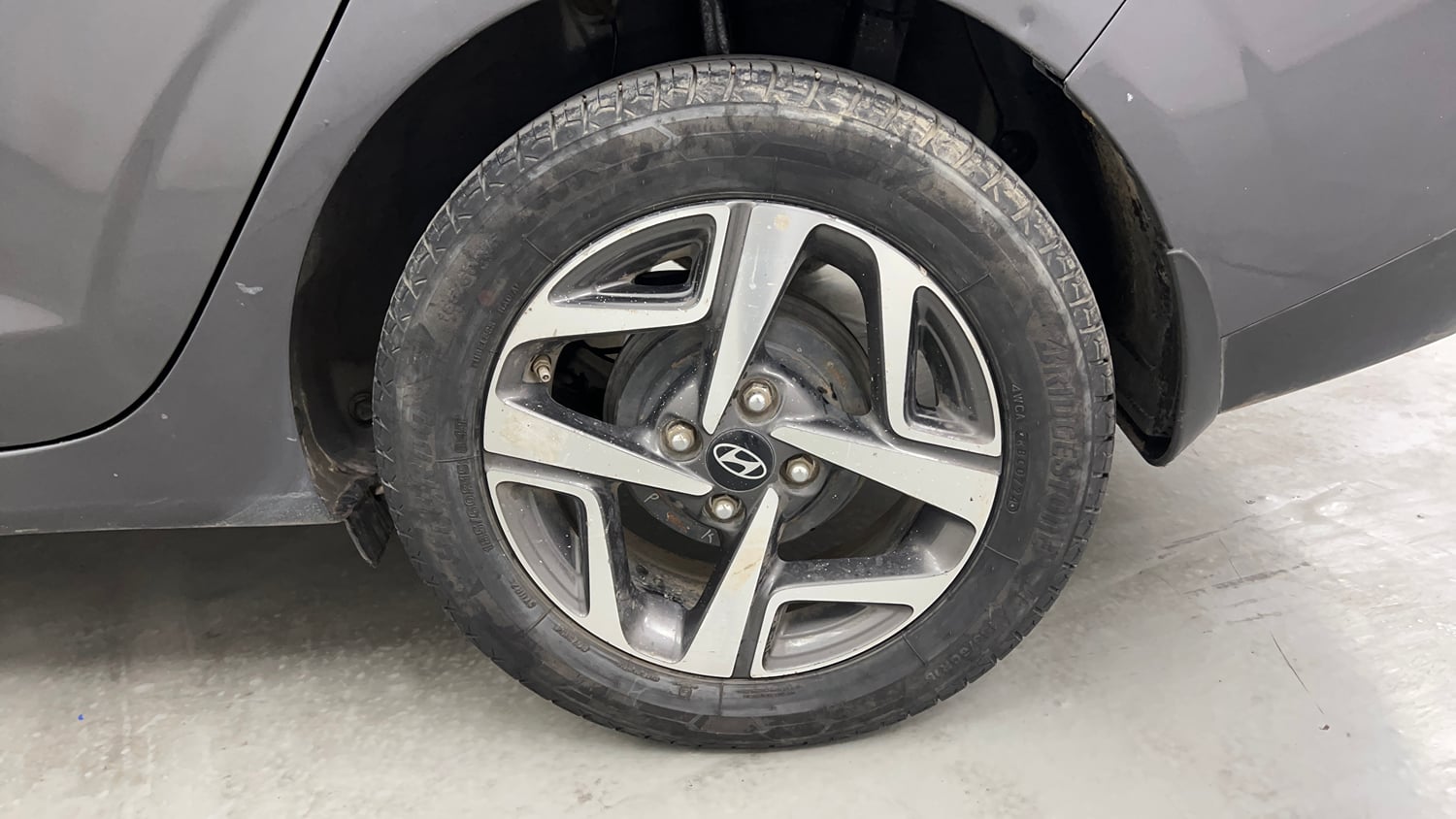 Used 2023 Hyundai Aura SX 1.2 CNG Cng Manual tyres LEFT REAR TYRE RIM VIEW