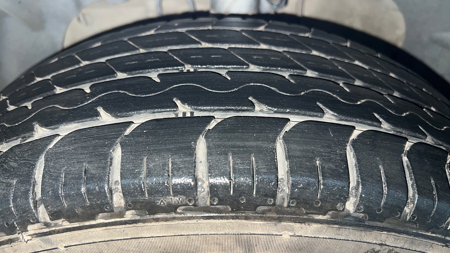 Used 2016 Ford EcoSport Trend 1.5L Ti-VCT Petrol Manual tyres LEFT FRONT TYRE TREAD VIEW