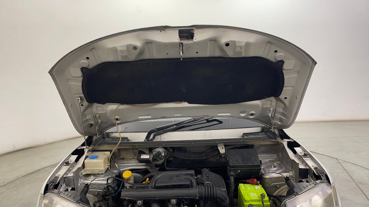Used 2017 Renault Kwid RXT Petrol Manual engine ENGINE & BONNET OPEN FRONT VIEW