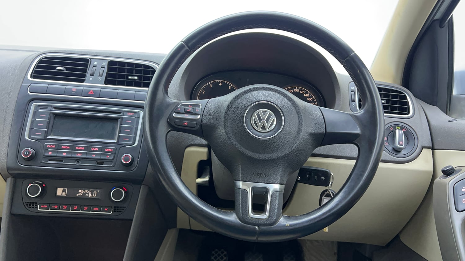 Used 2014 Volkswagen Vento Highline Petrol Petrol Manual interior STEERING VIEW