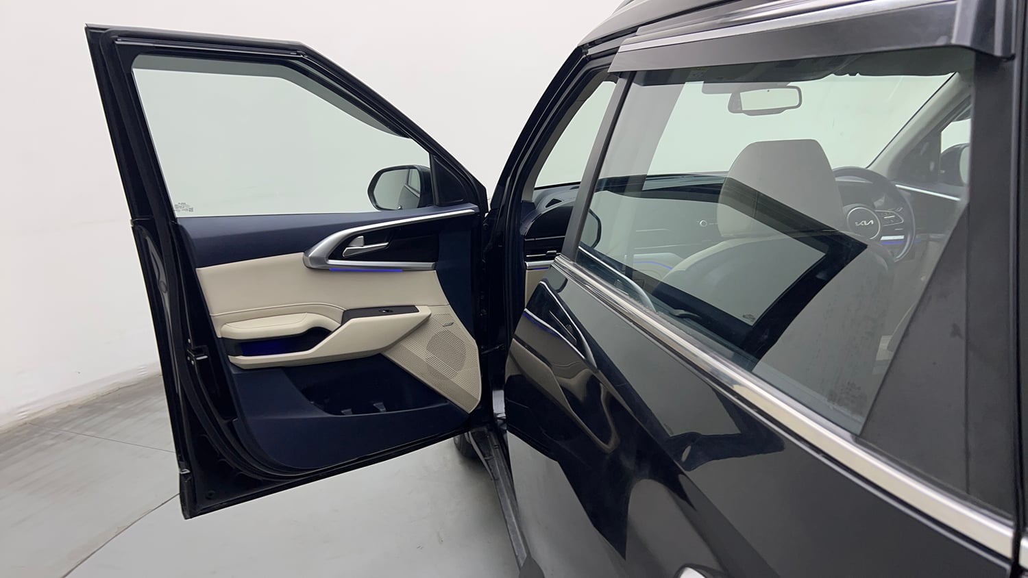 Used 2022 Kia Carens Luxury Plus 1.5 Diesel AT 7 STR Diesel Automatic interior LEFT FRONT DOOR OPEN VIEW