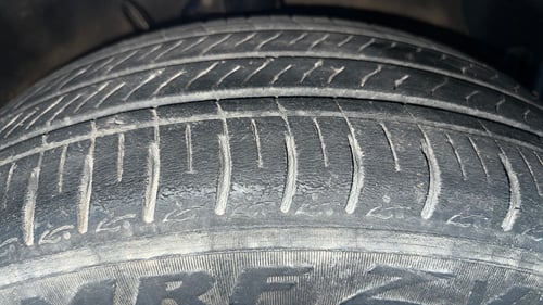 Used 2022 Hyundai Aura SX 1.2 CNG Cng Manual tyres RIGHT FRONT TYRE TREAD VIEW