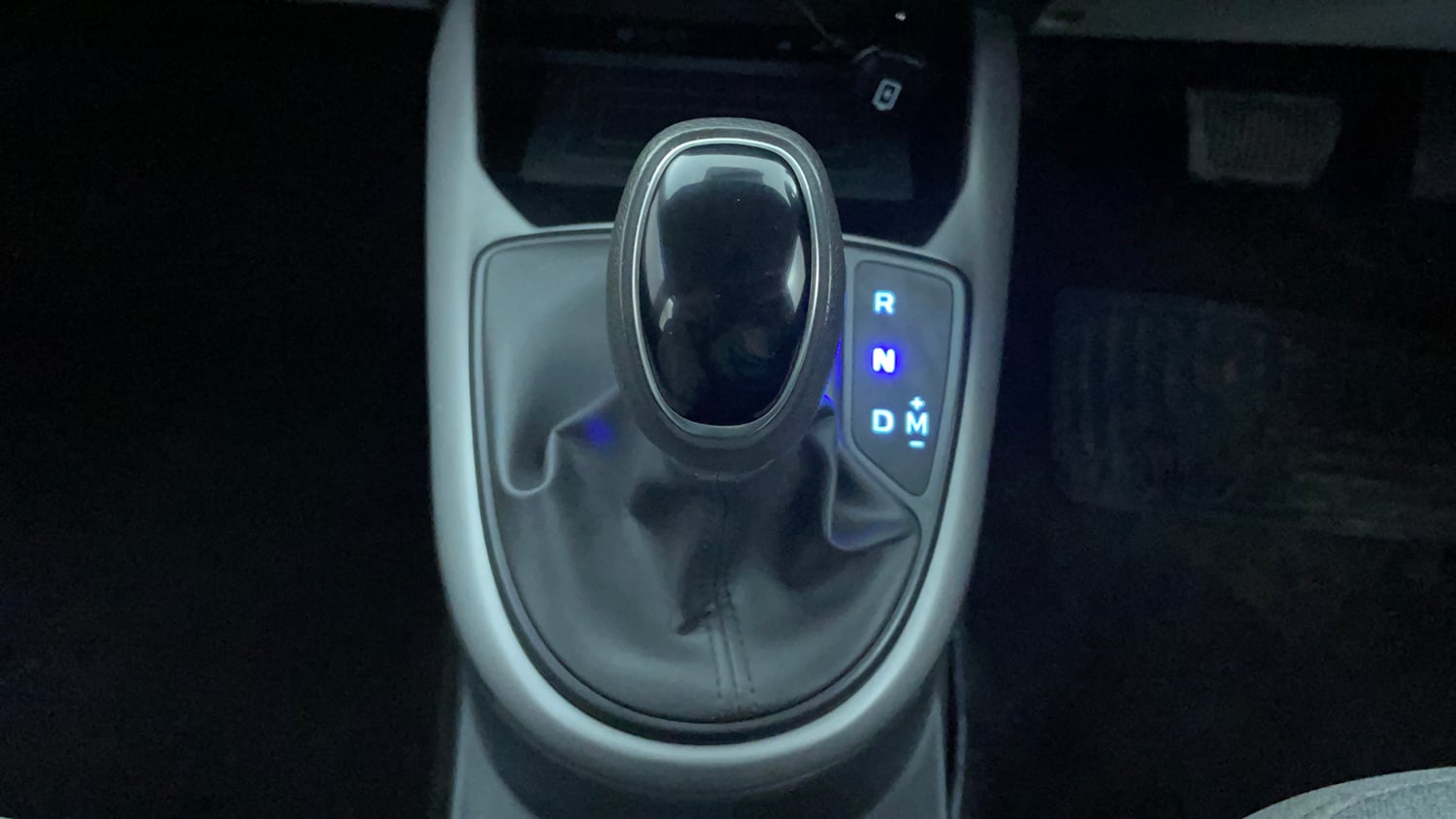 Used 2022 Hyundai Grand i10 Nios Asta AMT 1.2 Kappa VTVT Petrol Automatic interior GEAR  KNOB VIEW