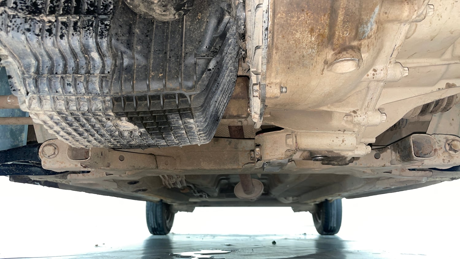 Used 2018 Renault Kwid 1.0 RXT Petrol Manual extra FRONT LEFT UNDERBODY VIEW