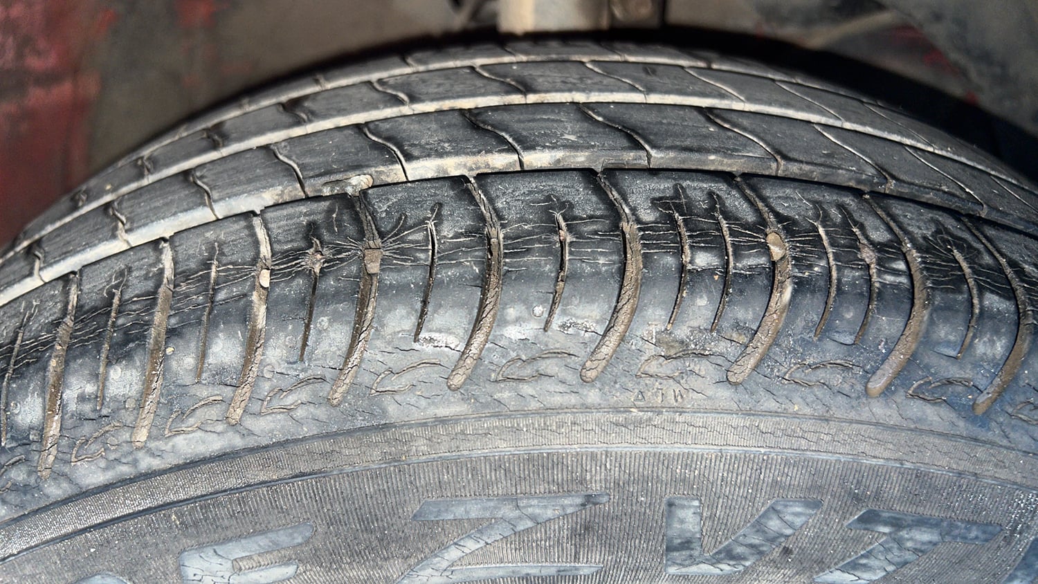 Used 2021 Maruti Suzuki Baleno Sigma Petrol Manual tyres RIGHT FRONT TYRE TREAD VIEW