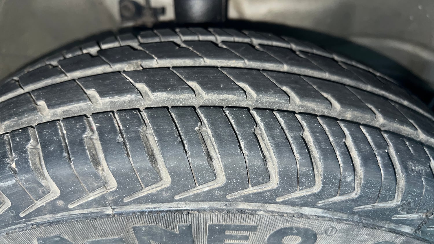 Used 2013 Maruti Suzuki Wagon R LXI Petrol Manual tyres RIGHT FRONT TYRE TREAD VIEW