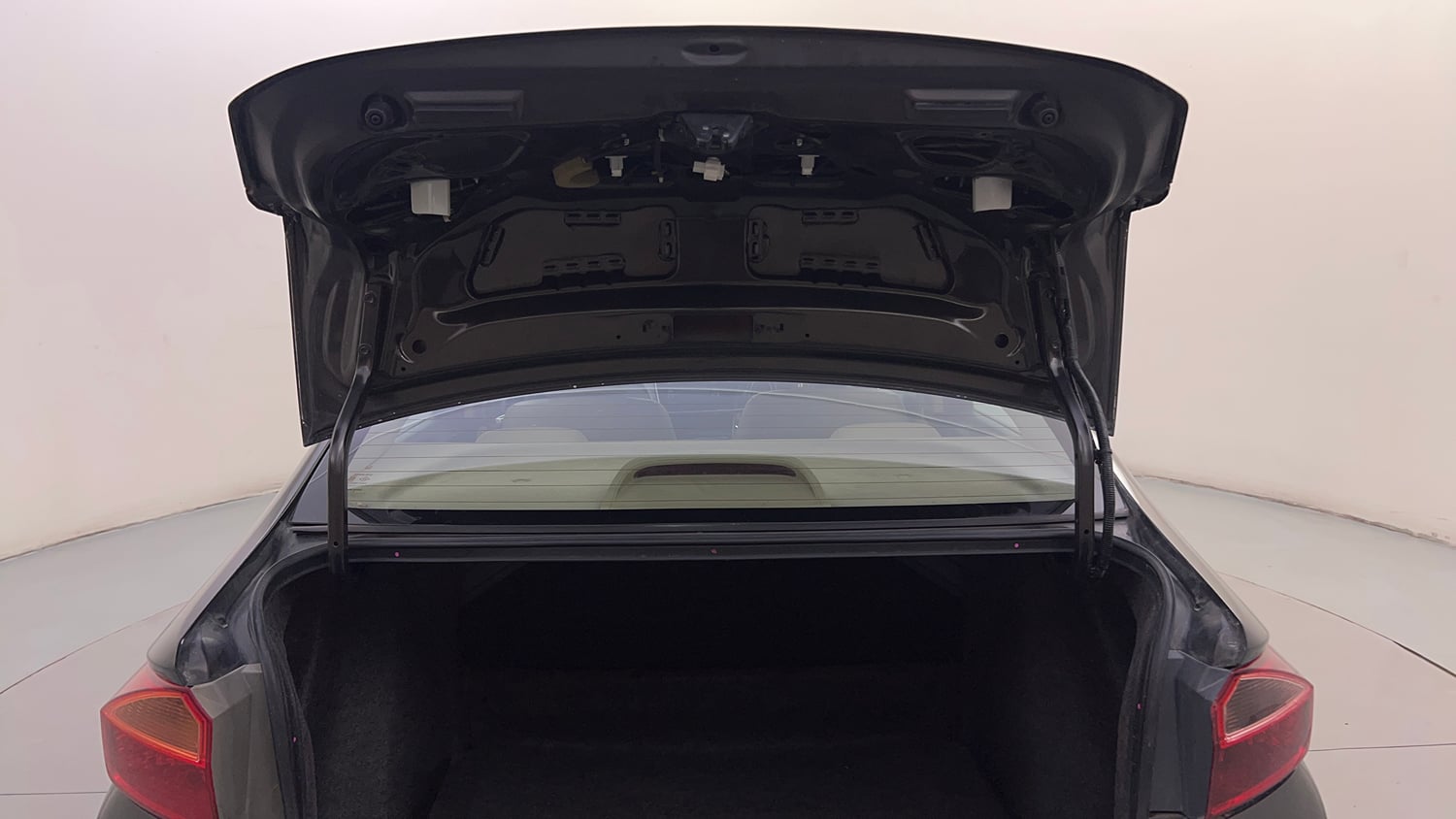 Used 2015 Honda City VX Petrol Manual interior DICKY DOOR OPEN VIEW