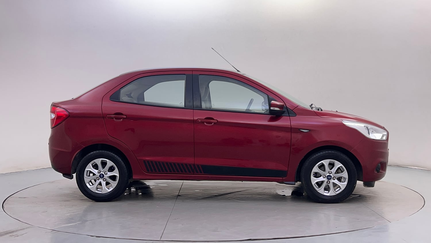 Used 2016 Ford Figo Aspire Titanium 1.2 Ti-VCT Petrol Manual exterior RIGHT SIDE VIEW