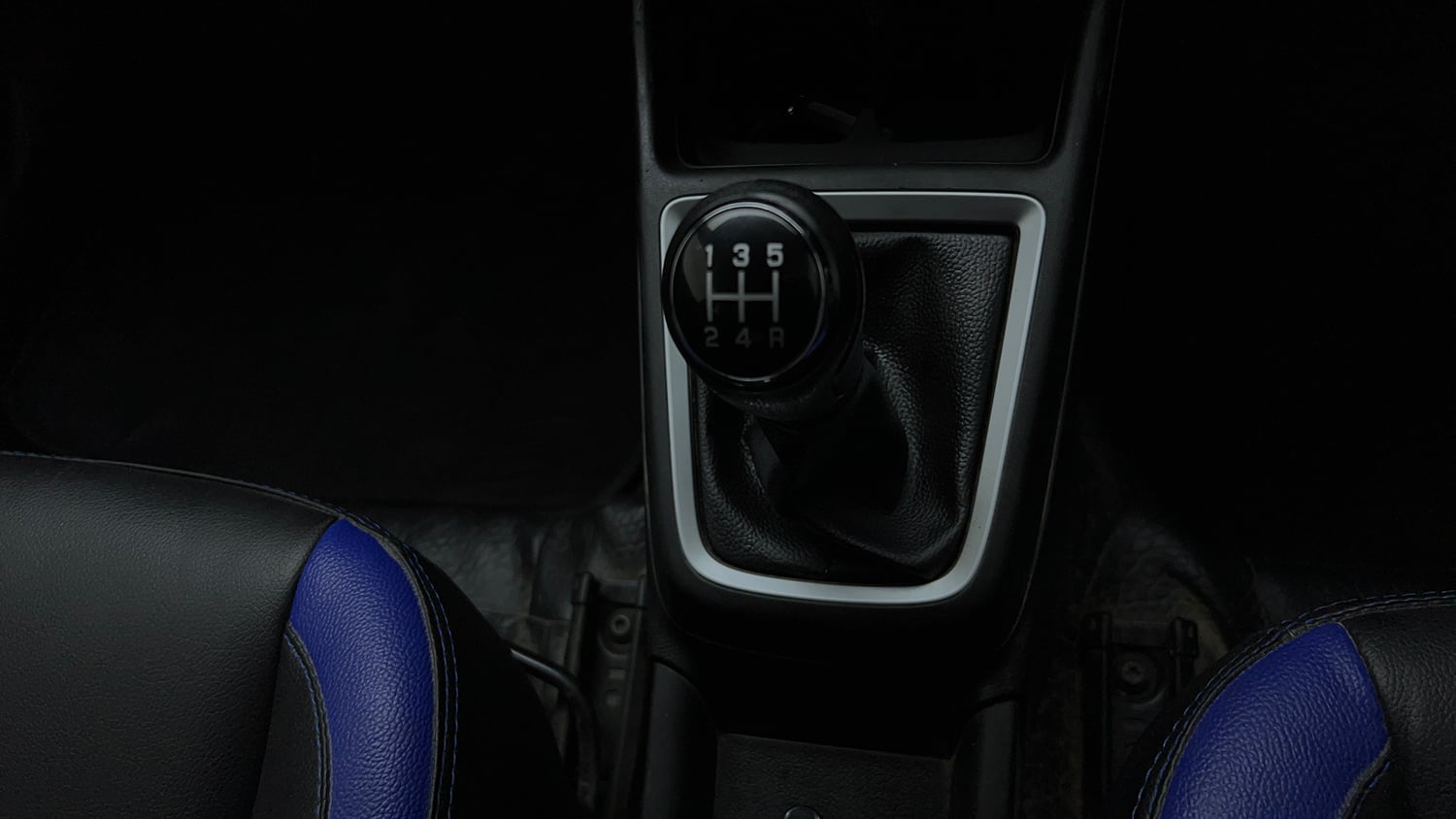 Used 2019 Maruti Suzuki Swift ZXi Plus Petrol Manual interior GEAR  KNOB VIEW
