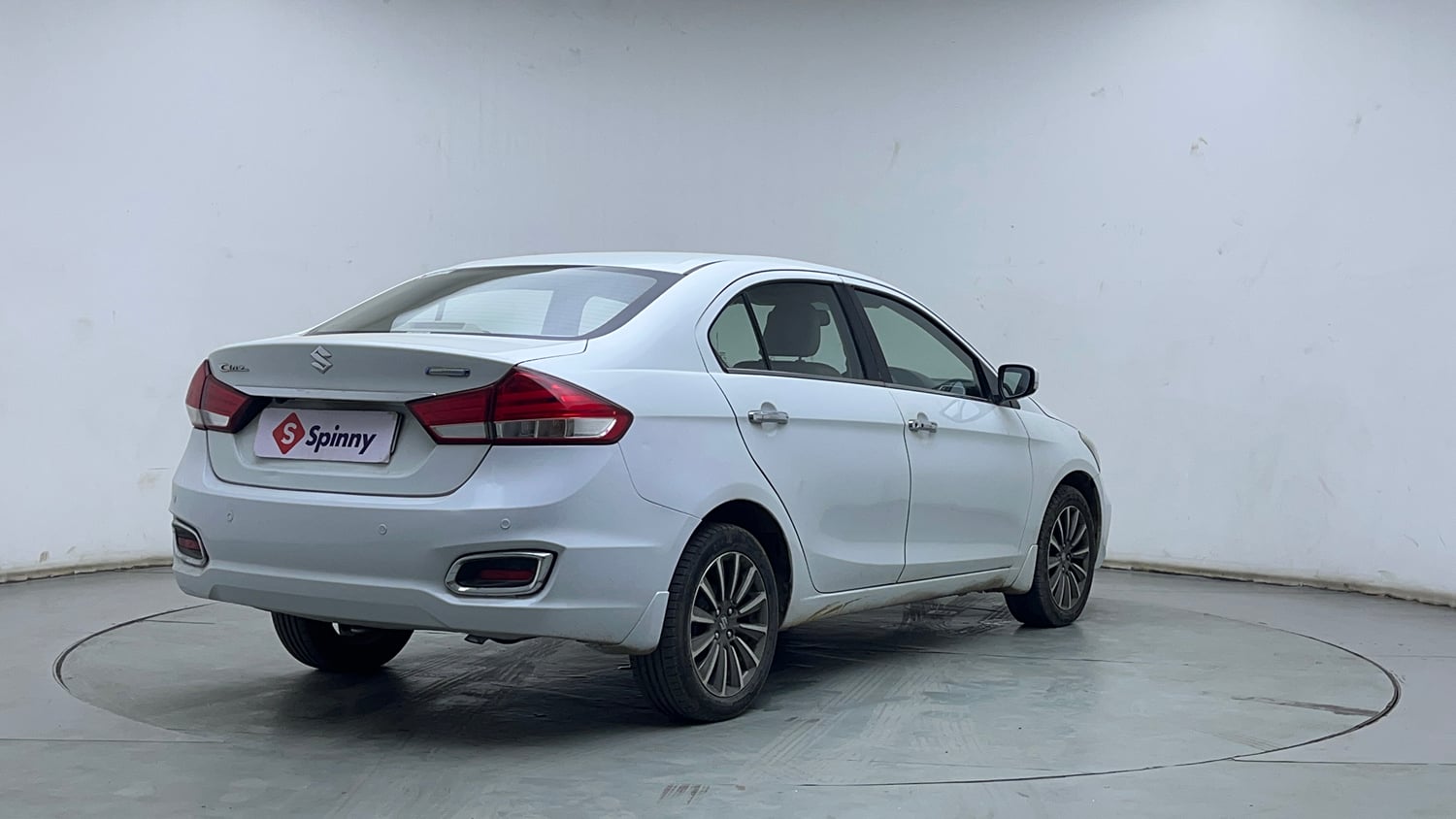 Used 2020 Maruti Suzuki Ciaz Alpha Hybrid 1.5 AT Petrol Automatic exterior RIGHT REAR CORNER VIEW