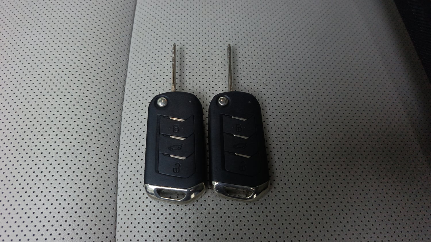 Used 2022 Mahindra XUV700 AX 7 Petrol AT 7 STR Petrol Automatic extra CAR KEY VIEW