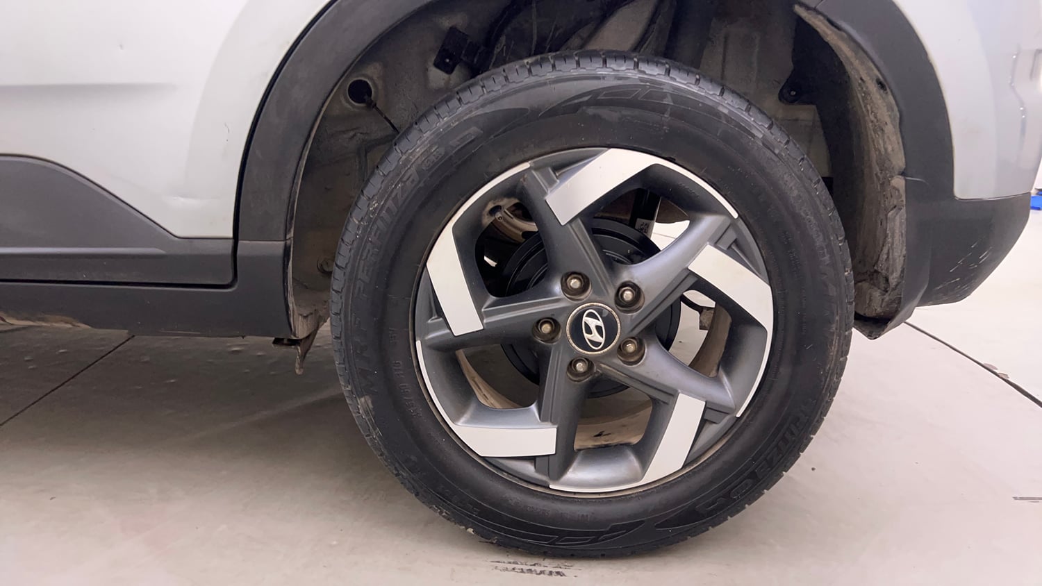 Used 2019 Hyundai Venue SX Plus 1.0 Turbo DCT Petrol Automatic tyres LEFT REAR TYRE RIM VIEW